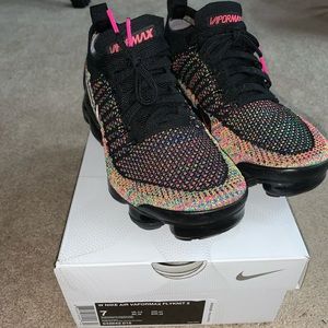 womens nike air vapormax flyknit 2 size 7